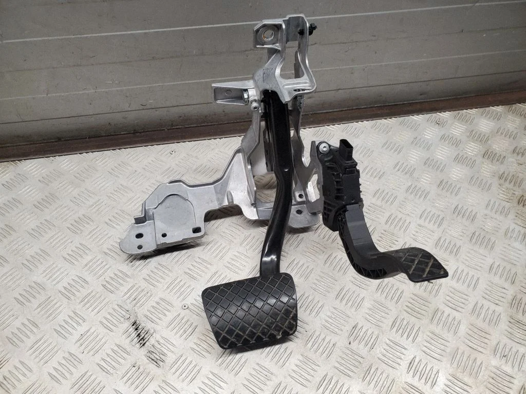 Brake pedal bracket assembly – Audi A4 S4 B9 (2015-2019)