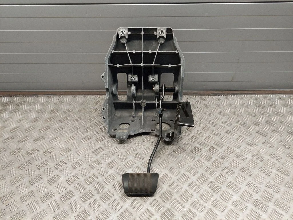Bremžu pedāļa turētājs 55351190AE