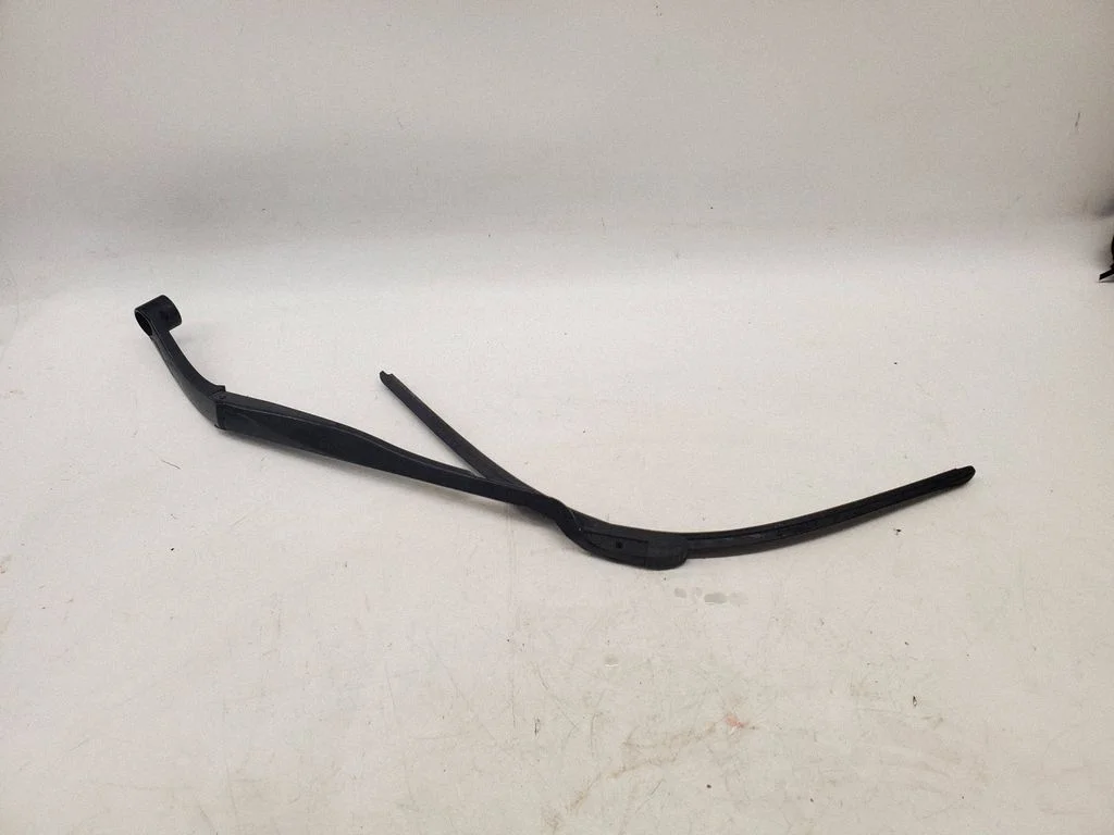 Windshield/front glass wiper blade – left