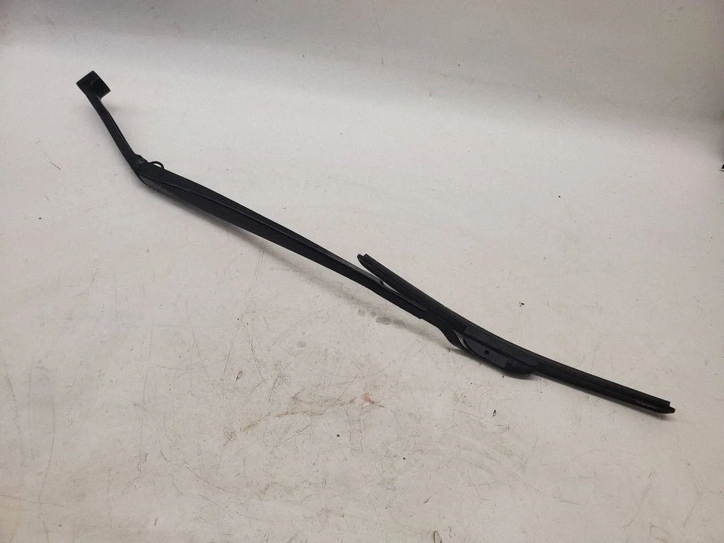 Windshield/front glass wiper blade – front right