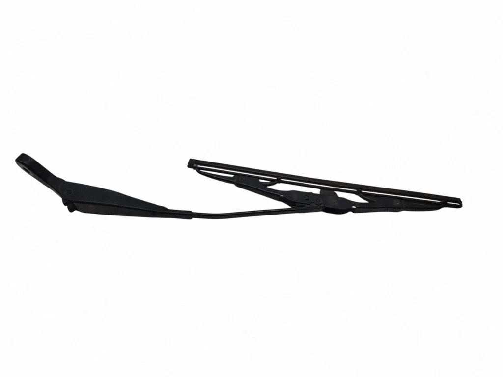 Rear wiper blade arm
