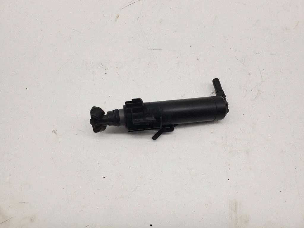 Lukturu apskalošanas sprausla(-s) 8K0955101D