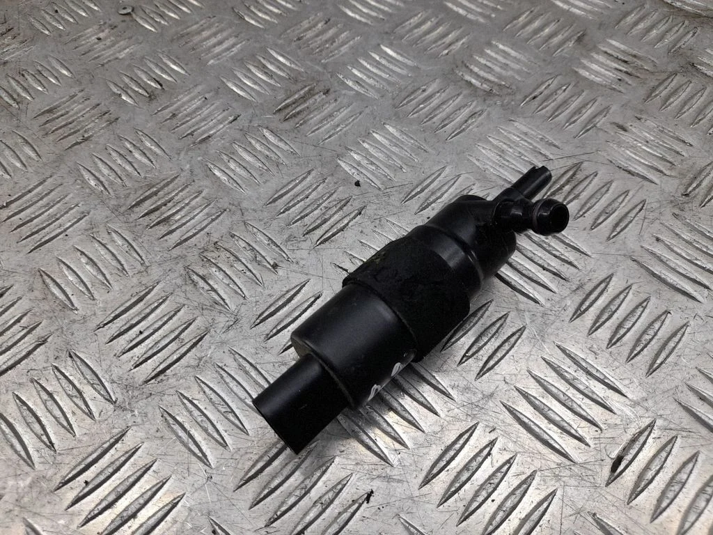 Klaasipesuvedeliku pump (klaaside) – Audi A6 Allroad C6 (2006-2011)