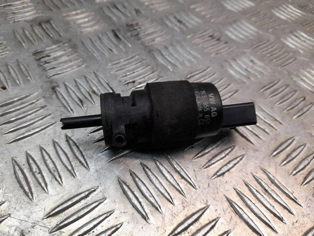 Klaasipesuvedeliku pump (klaaside) – Audi A8 S8 D4 4H (2010-2016)