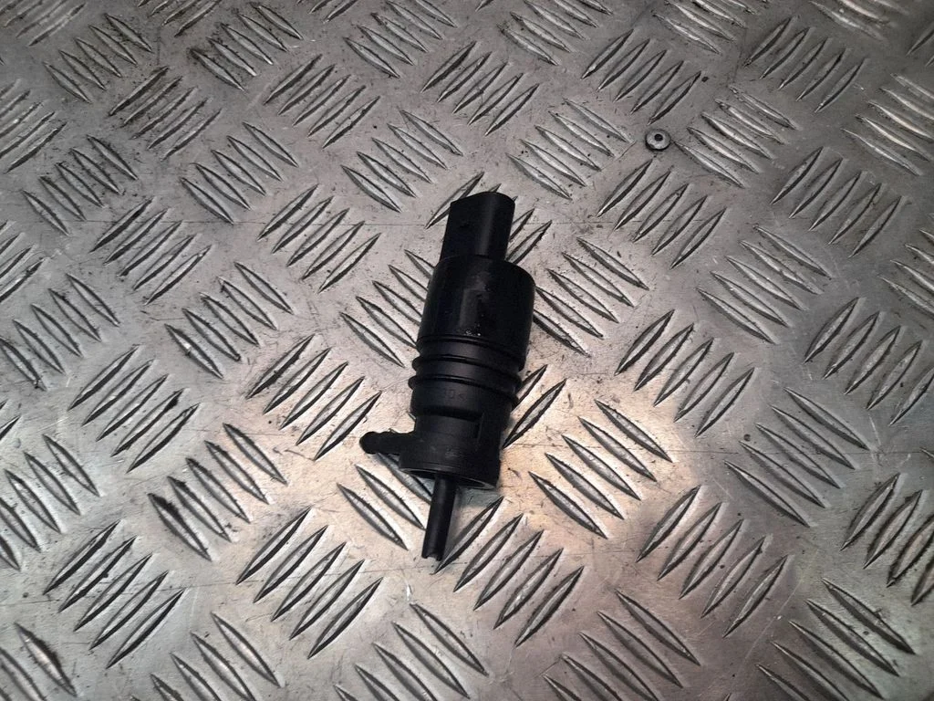 Windscreen/windshield washer pump – BMW X6 E71 (2008-2014)