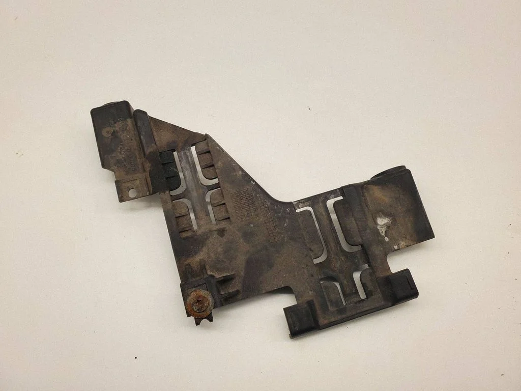 Headlight/headlamp mounting bracket – Audi Q5 SQ5 8R (2008-2017)