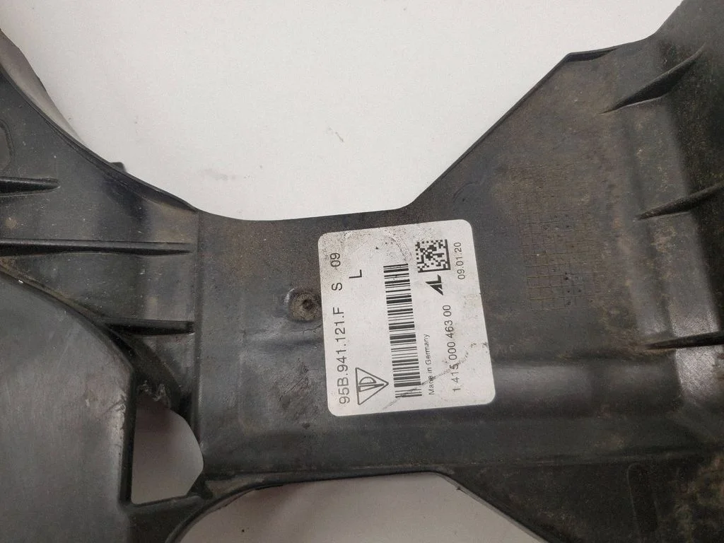 Priekšējā luktura stiprinājums 95B941121F