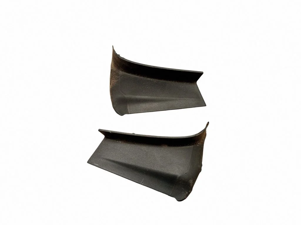 Aizmugurējā luktura apdare (līstīte) 8V7945254