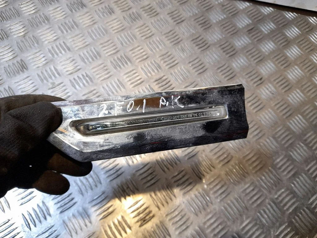 Poritiiva suunatuli – BMW 7-seeria F01 F02 F03 F04 (2008-2016)