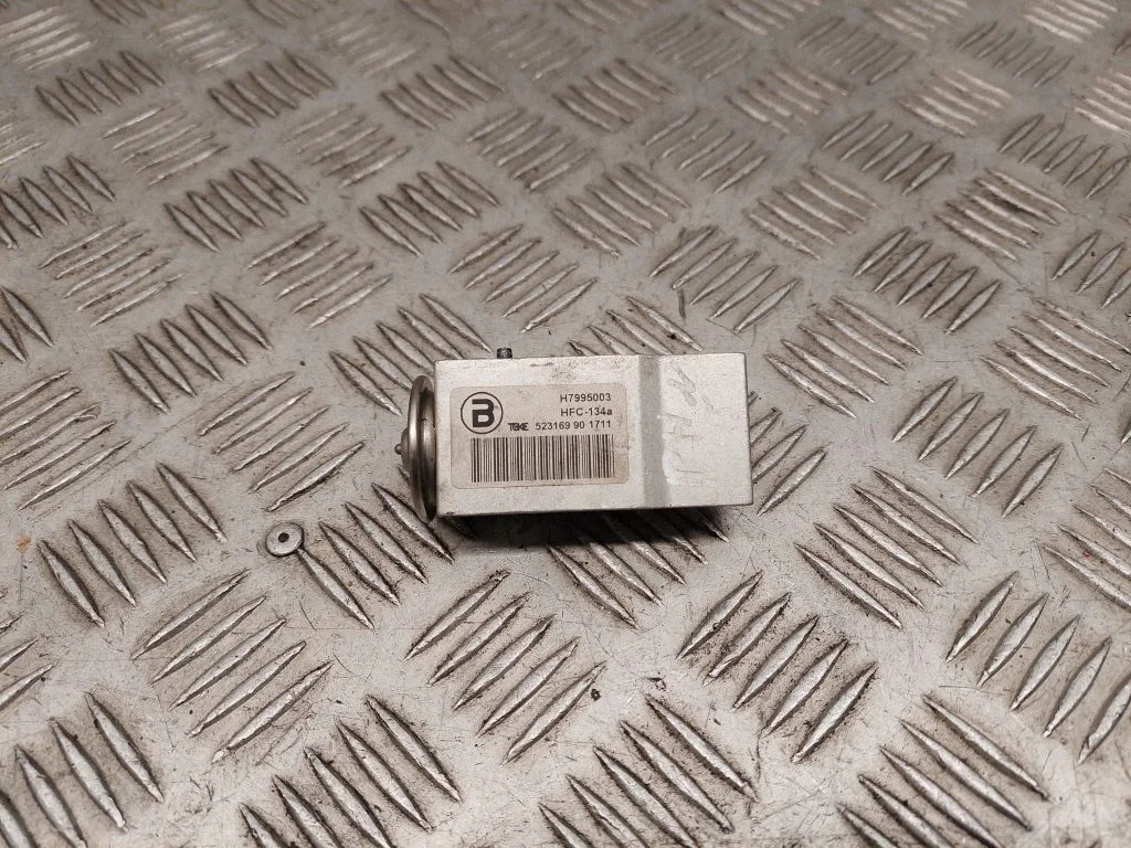 Air conditioning (A/C) expansion valve 52316990