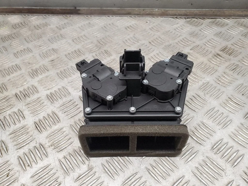 A/C air flow flap actuator/motor – Porsche Cayenne (92A) (2010-2017)