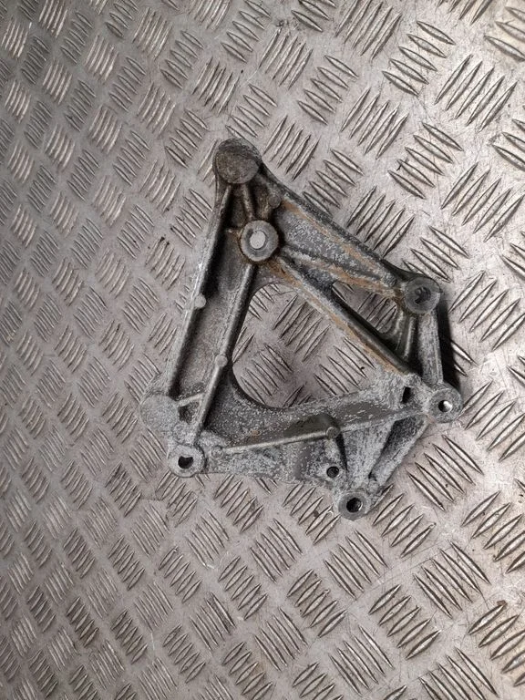 A/C compressor mount bracket – Chrysler Pacifica (2017-)
