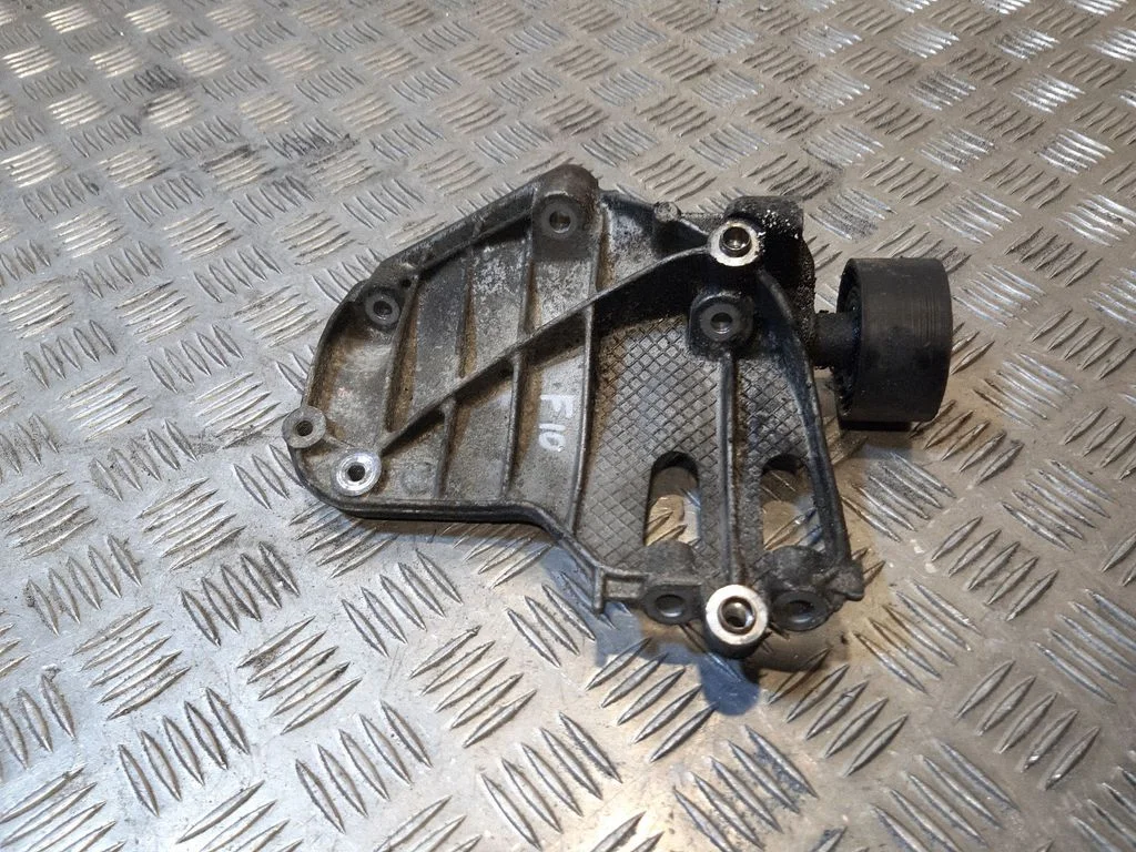 A/C compressor mount bracket 7585167