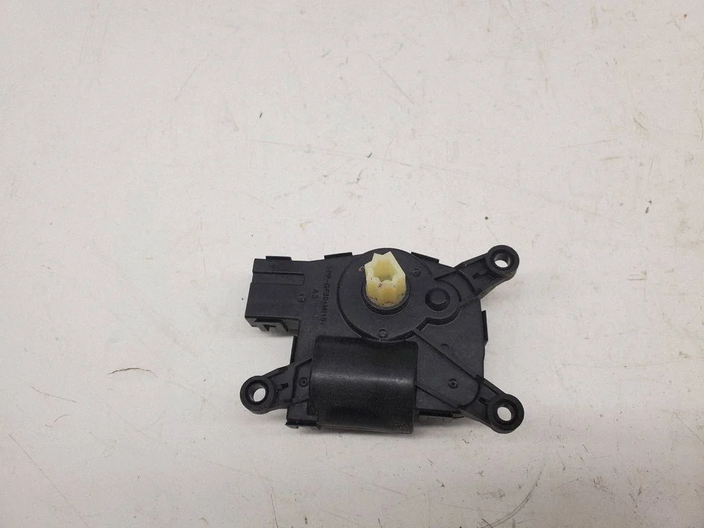 Silniczek klapki nawiewu L1MH19E616CD
