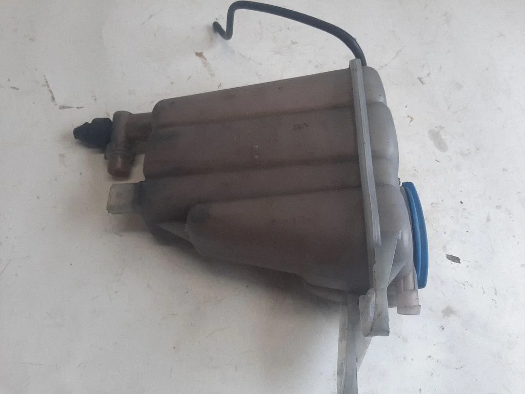 Jahutusvedeliku paisupaagi kork 8K0121403H