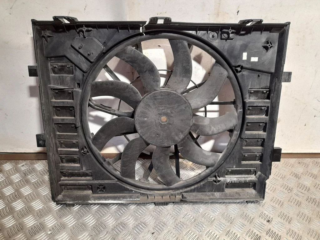Radiator cooling fan shroud 7P0121207