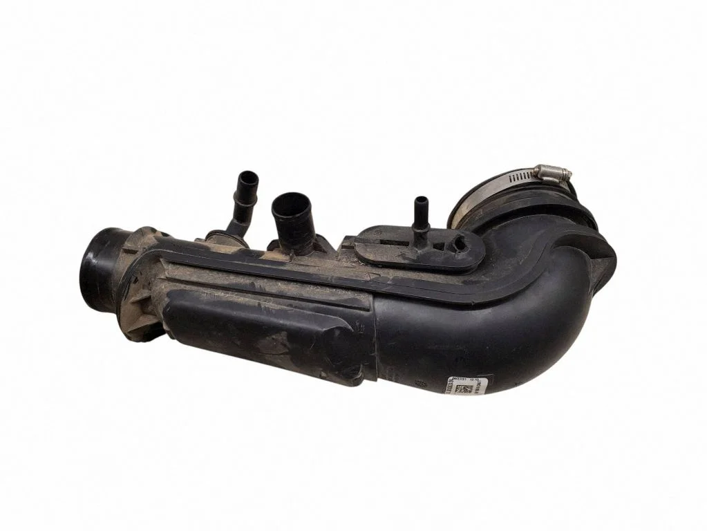 Intercooler hose/pipe L1M39F805AD