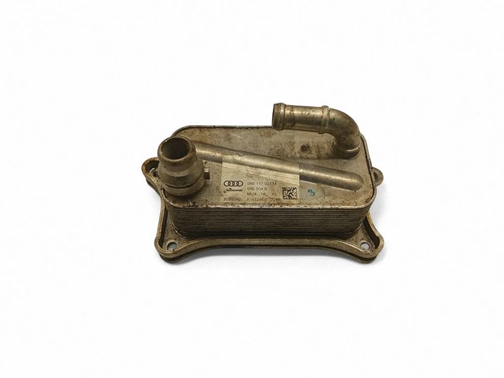 Motora eļļas radiators 06E117021M