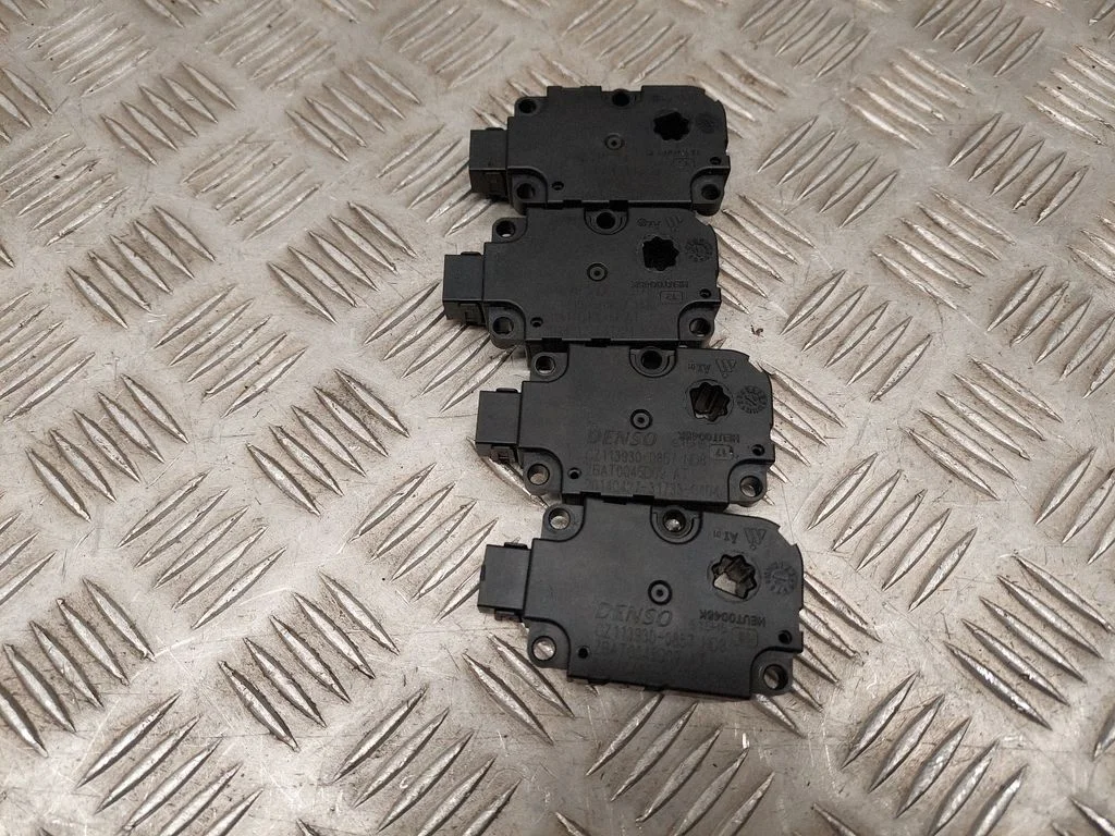 Ieplūdes kolektora vārsta motoriņš HE0T0026K