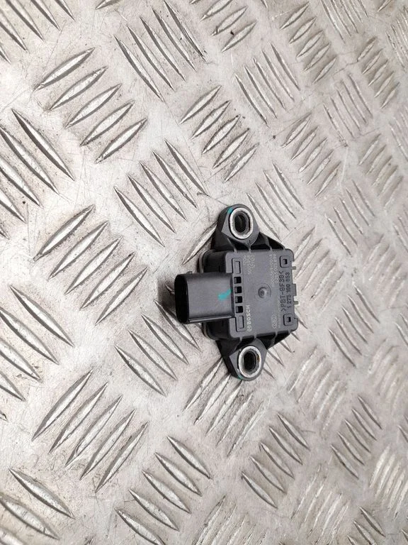 Acceleration sensor – Tesla Model S (2012-)