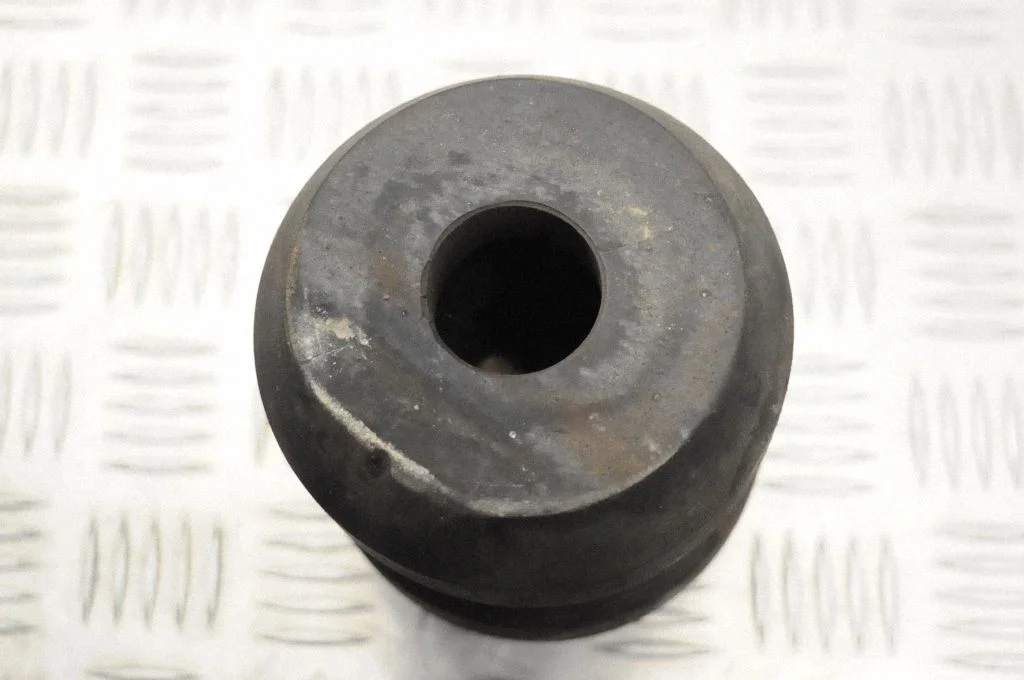 Rear coil spring rubber mount