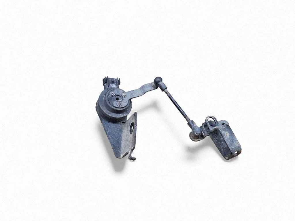 Rear suspension height sensor lever