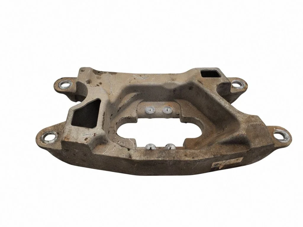 Gearbox mounting bracket