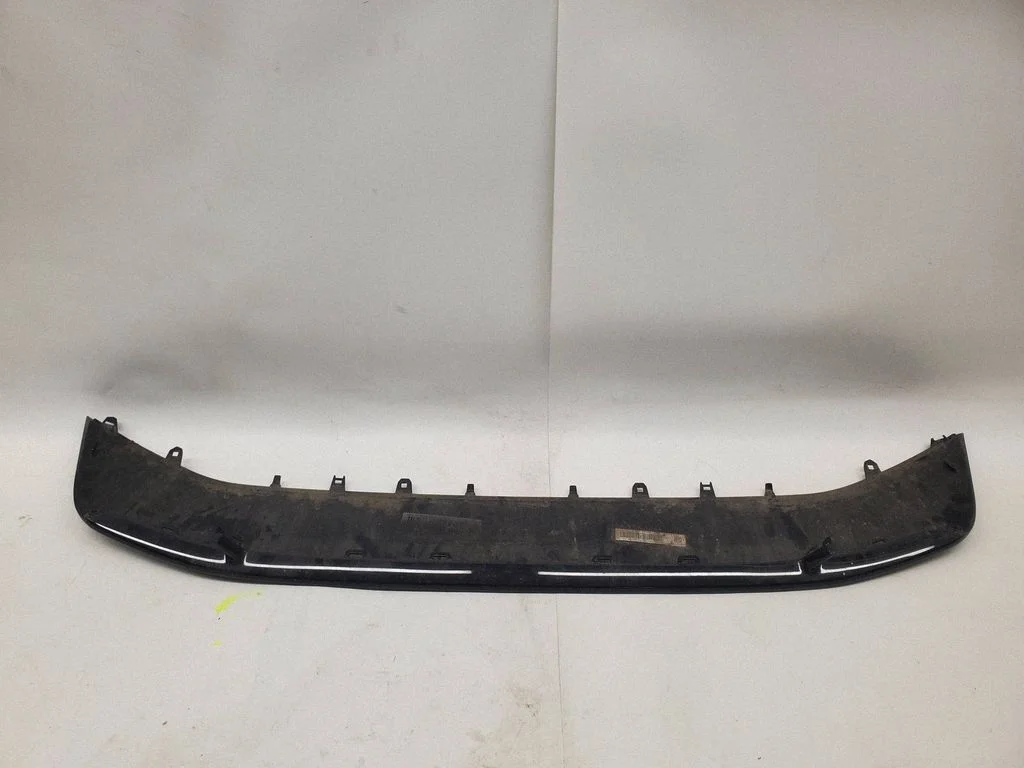 Bampera apakšējā daļa (lūpa) 8W0807717B