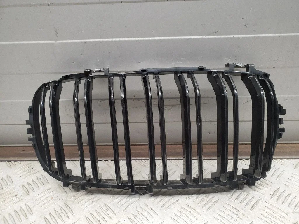 Atrapa górna (grill) – prawa