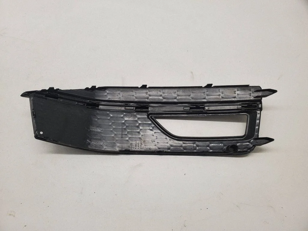 Miglas lukturu apdare/reste 8K0807681