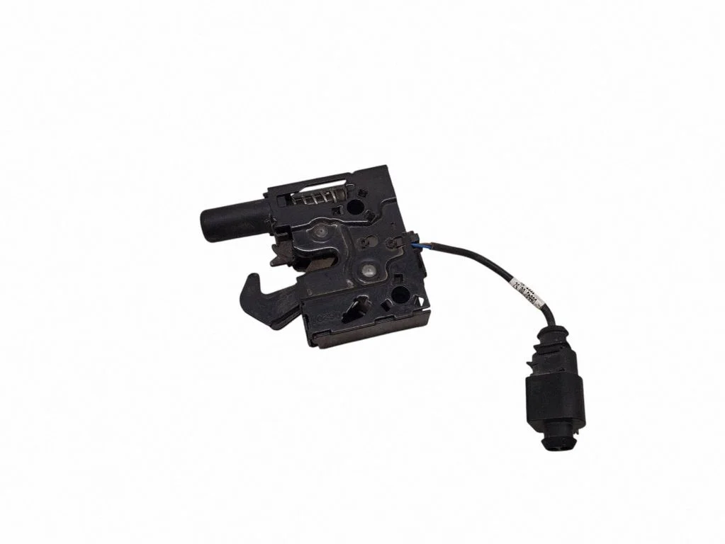 Motora pārsega slēdzene 8S0823509S