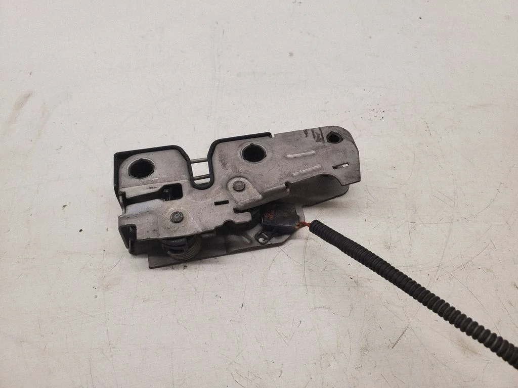 Engine bonnet/hood lock/catch 1K1823509E