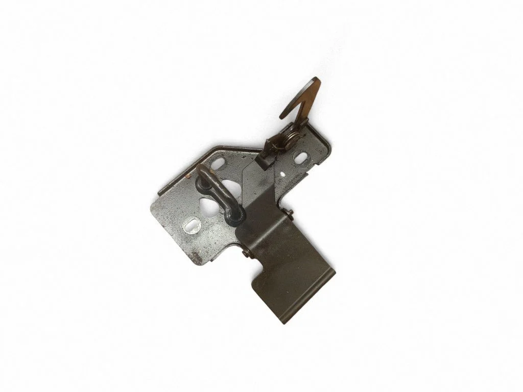 Engine bonnet/hood lock/latch loop/hook – Porsche Cayenne (92A) (2010-2017)