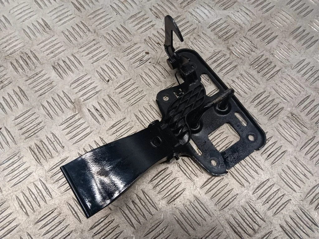 Engine bonnet/hood lock/latch loop/hook – Audi A4 Allroad B8 (2008-2016)