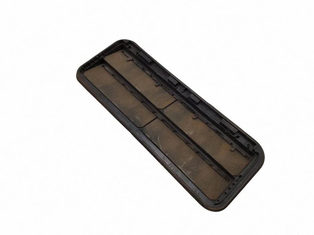 Quarter panel pressure vent FL3415280B62AC