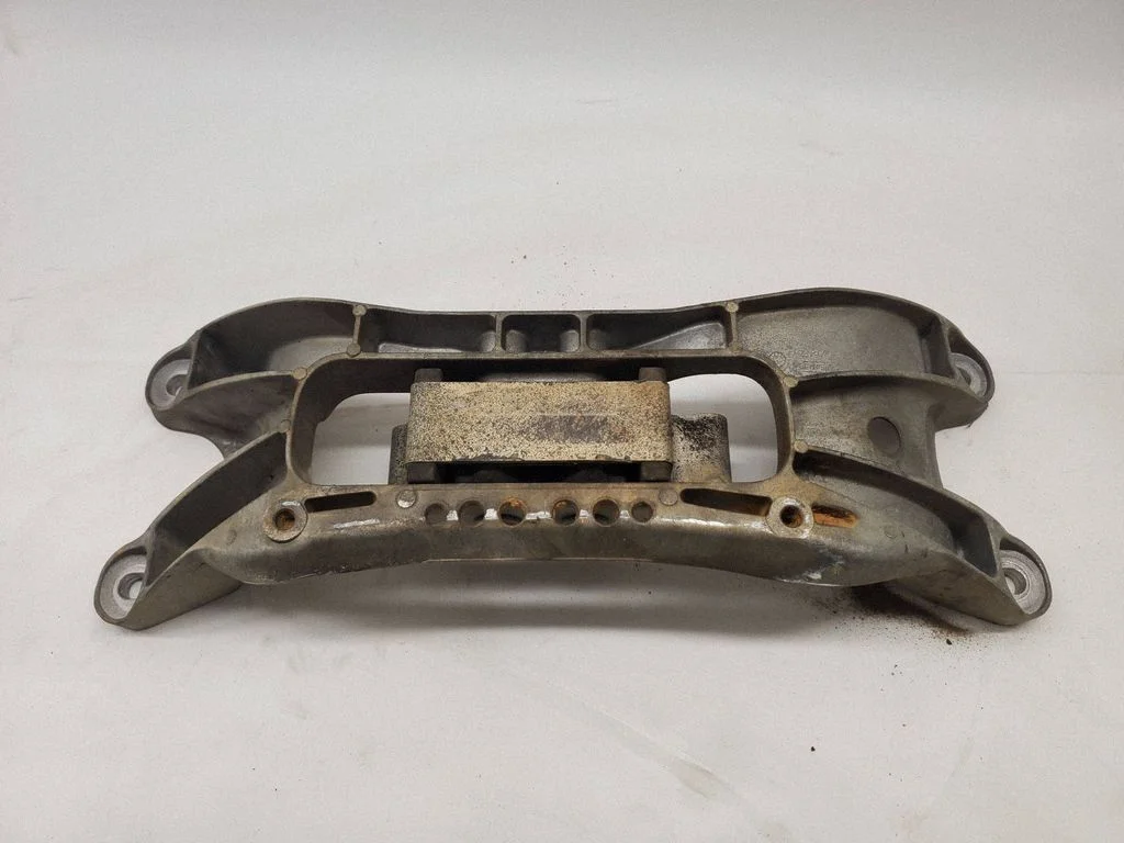 Ātrumkārbas spilvens L1M35060A