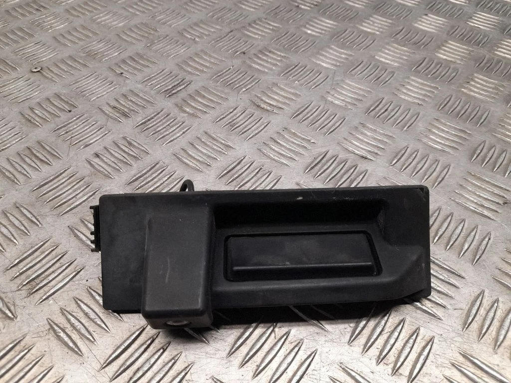 Aizmugurējā vāka atvēršanas rokturītis (ārējais) 97061342502