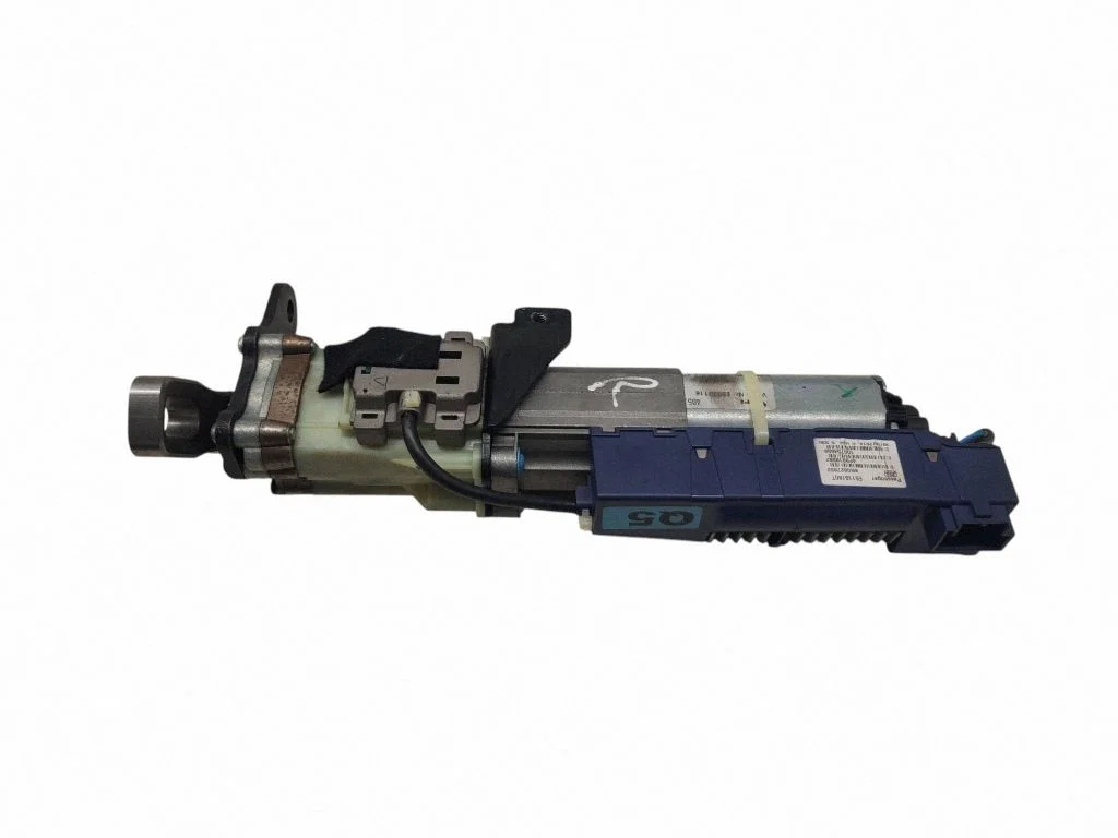 Aizmugurējā vāka piesaistes motors 8R0827852