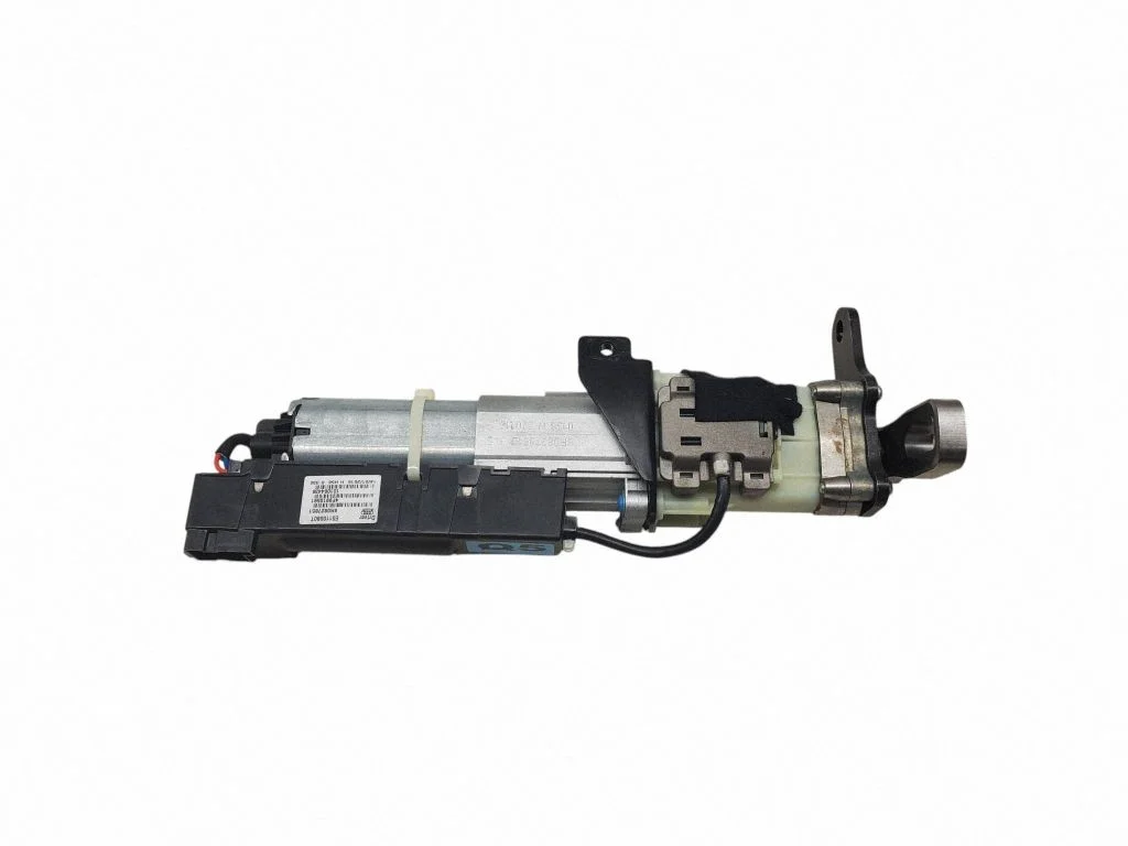 Aizmugurējā vāka piesaistes motors 8R0827851