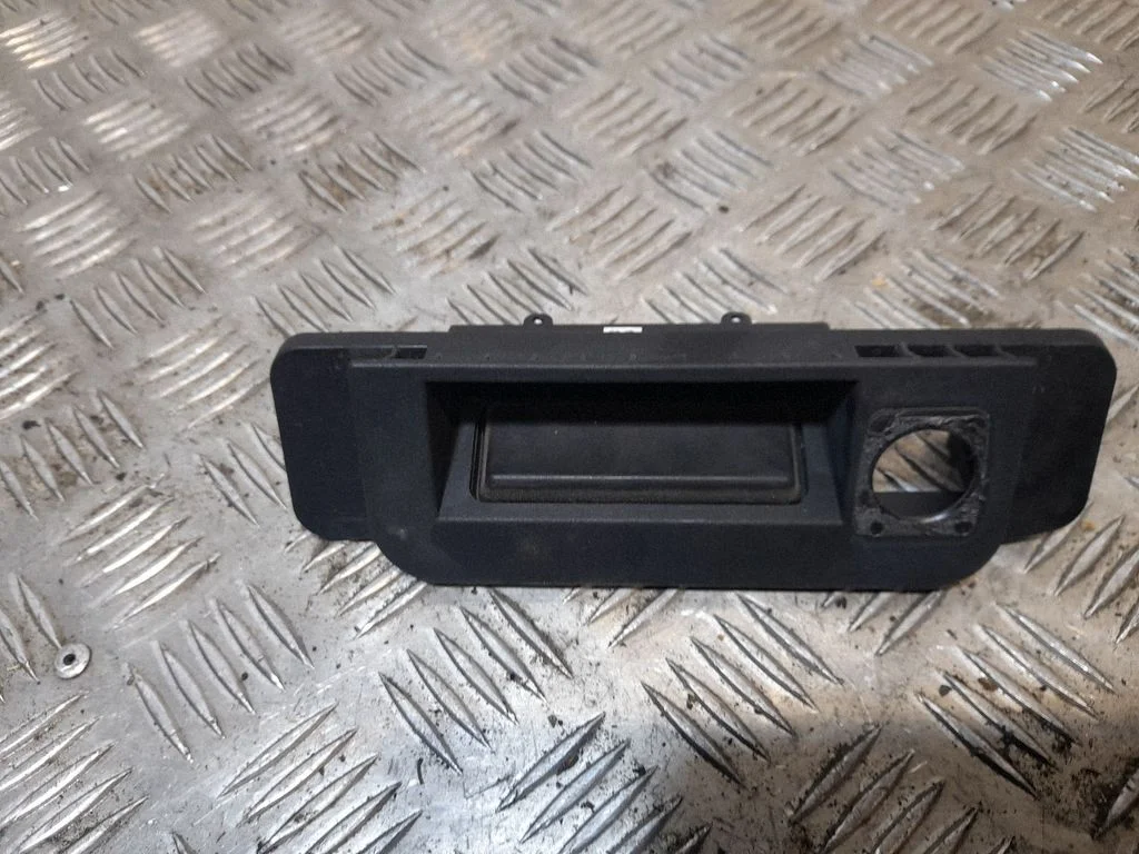 Aizmugurējā vāka atvēršanas rokturītis (ārējais) A2227500493
