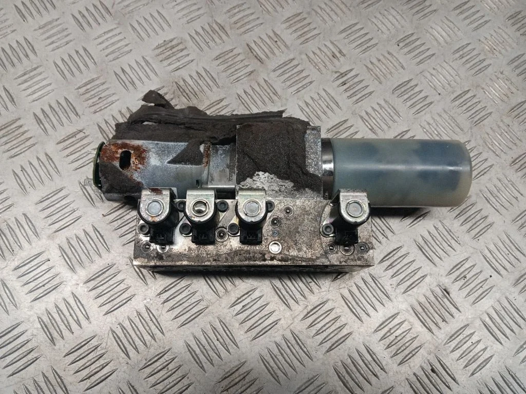 Tagaluugi hüdrosilinder A2318050124