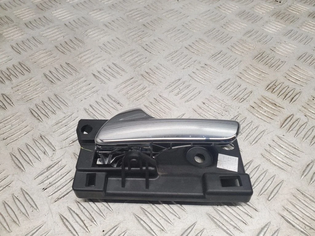 Klamka wewnętrzna drzwi przednich – Jeep Grand Cherokee (2010-2021)