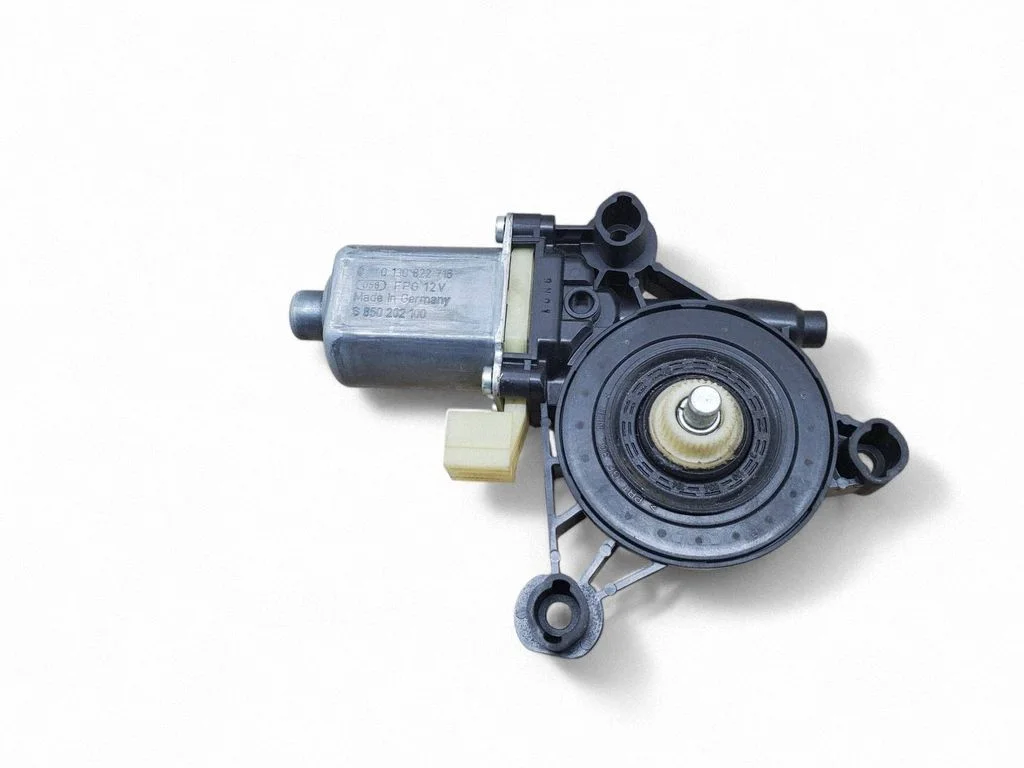 Priekšējā loga pacēlāja motoriņš 5Q0959802B