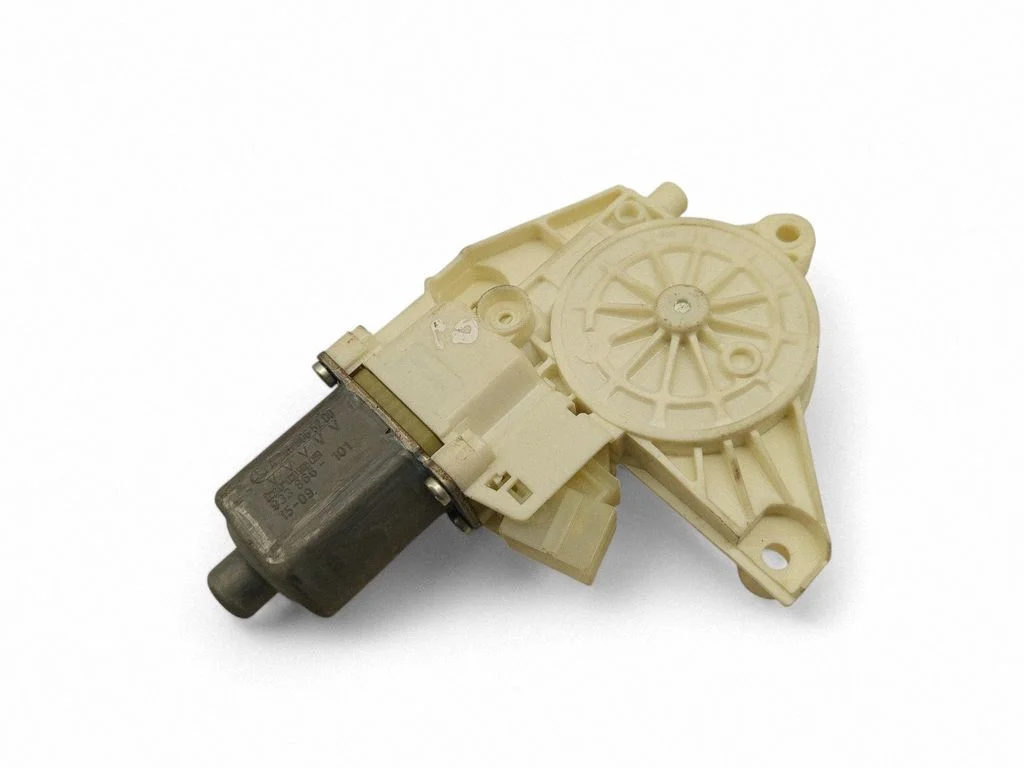 Priekšējā loga pacēlāja motoriņš A2469065200