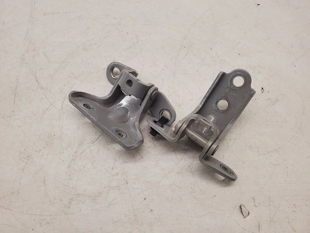 Rear door hinge set – rear right