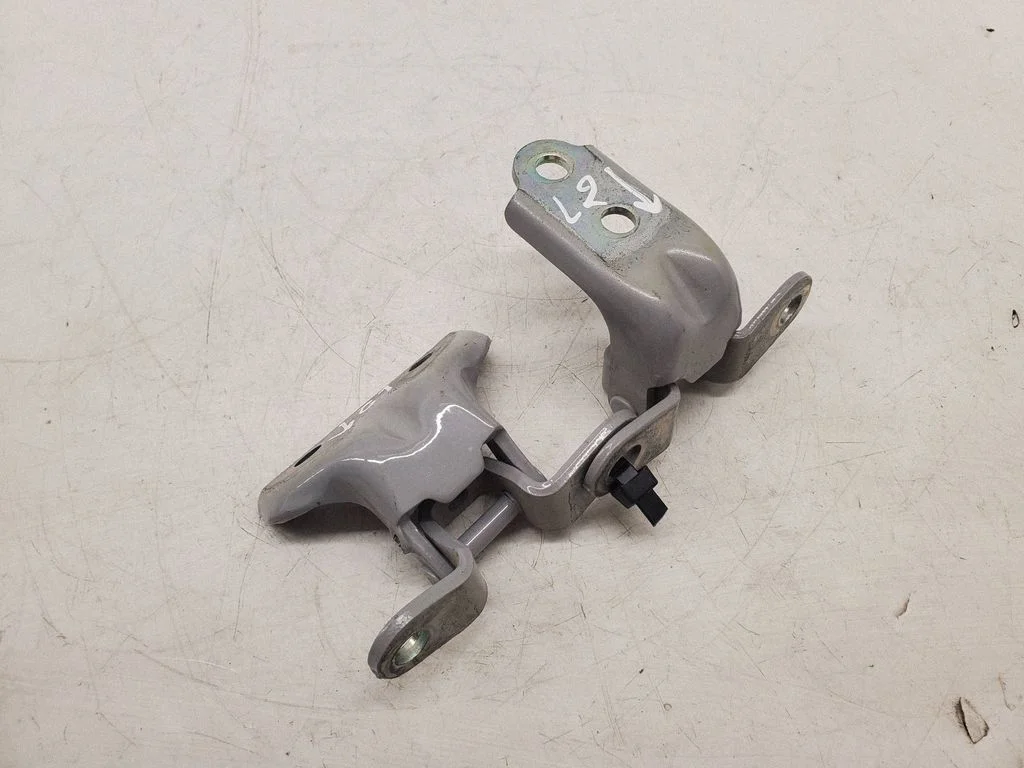 Rear door hinge set – rear left