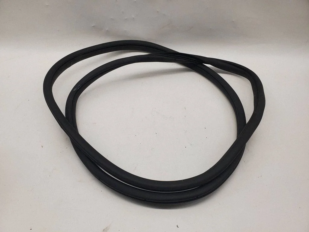 Rear door rubber seal (on body) – right