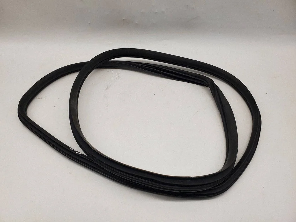 Rear door rubber seal (on body) – left
