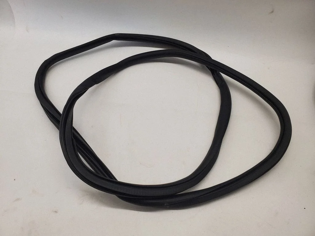 Rear door rubber seal (on body) – left