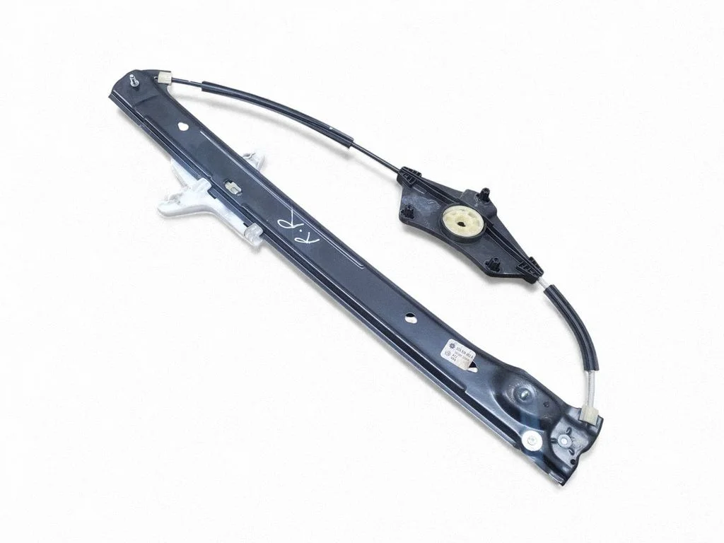 Rear window lifting mechanism without motor 3CN839462A
